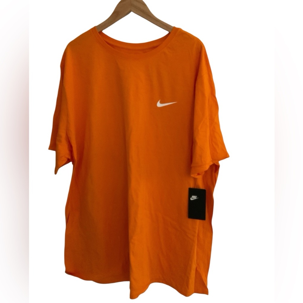 Nike Orange Short Sleeve Tee Vibrant Athletic Shirt
3XL